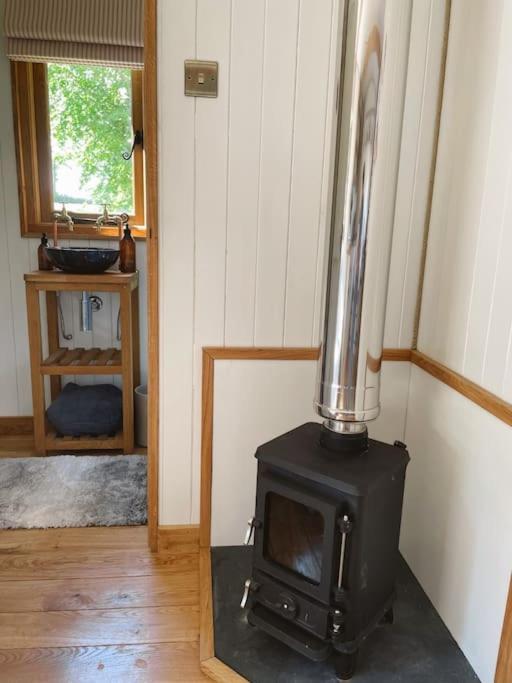 The Hereford Hut, Charming 1 Bedroom Shepherds Hut Callow المظهر الخارجي الصورة