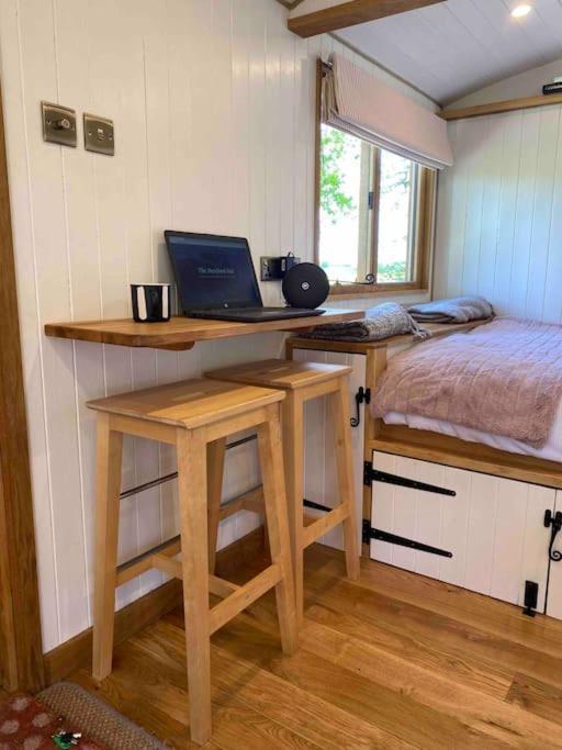 The Hereford Hut, Charming 1 Bedroom Shepherds Hut Callow المظهر الخارجي الصورة