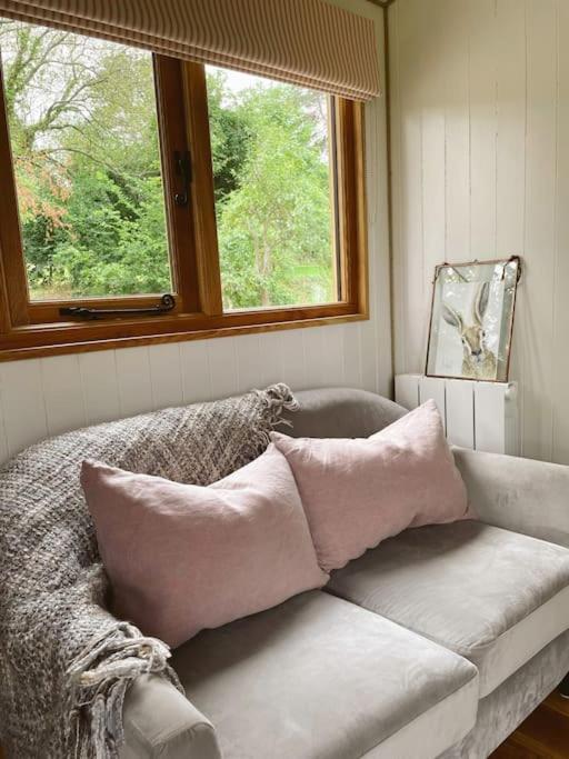 The Hereford Hut, Charming 1 Bedroom Shepherds Hut Callow المظهر الخارجي الصورة