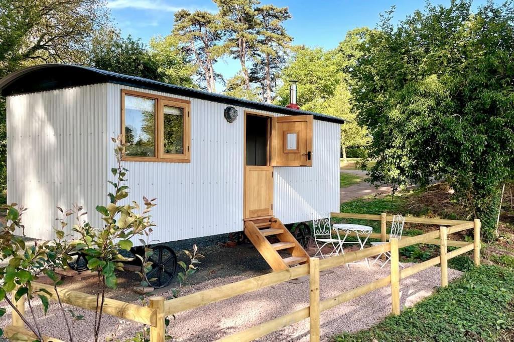 The Hereford Hut, Charming 1 Bedroom Shepherds Hut Callow المظهر الخارجي الصورة