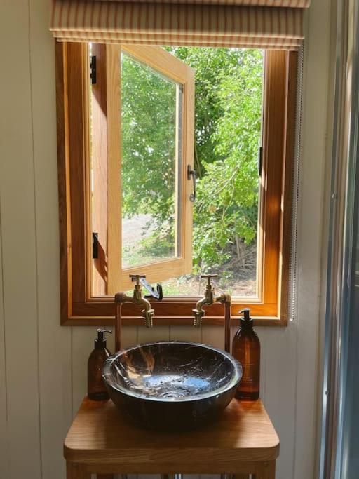 The Hereford Hut, Charming 1 Bedroom Shepherds Hut Callow المظهر الخارجي الصورة
